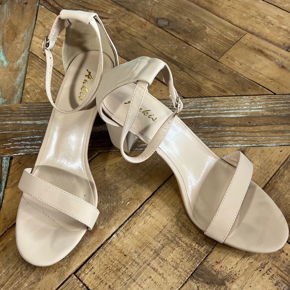 Ankis Beige Ankle Strap Block Heel Sandals Size‎ 9B (M) Classic Chic